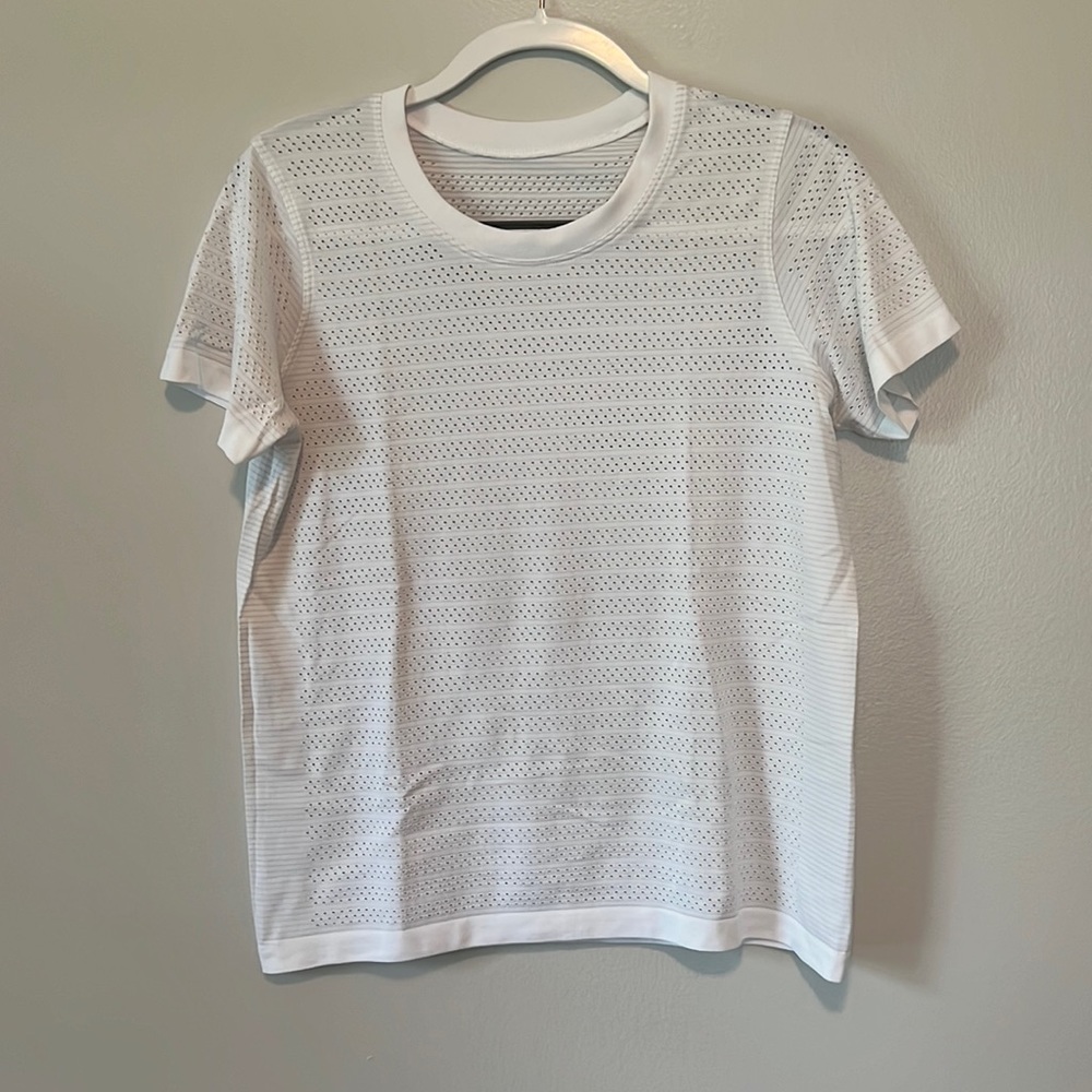 Lululemon Swiftly Relaxed Tee - size 8